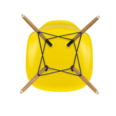 Cadeira Eames em Plástico DSW / Base maple
